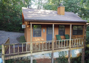 Anna at Alpine Cabins - Peaceful, Private, Perfect